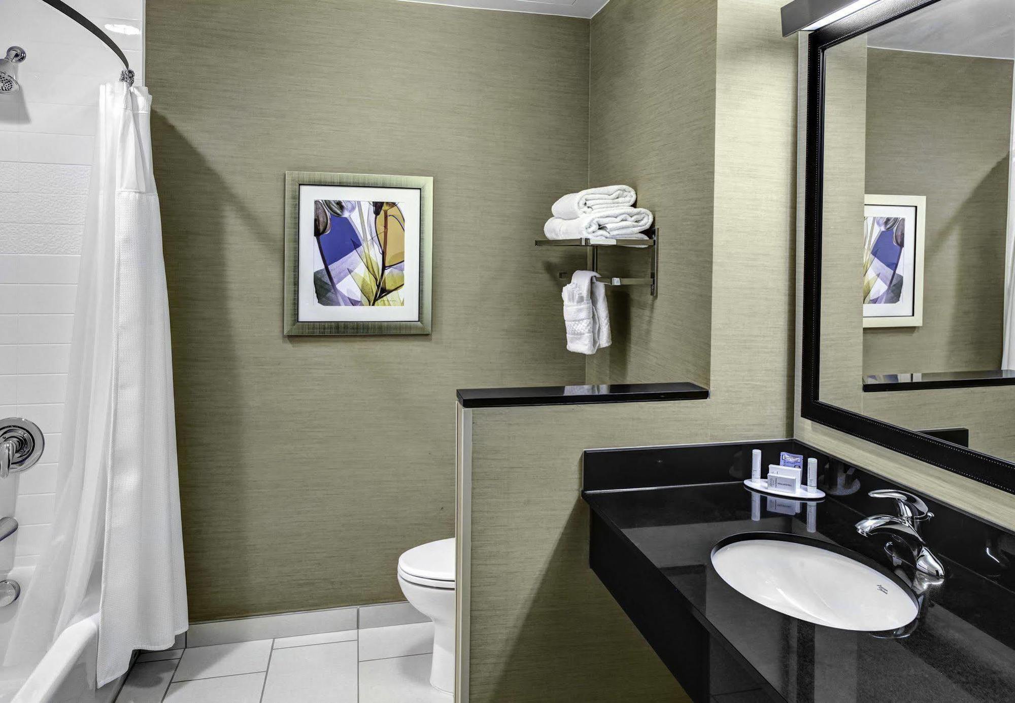 Fairfield Inn & Suites By Marriott Lansing At Eastwood Exterior foto